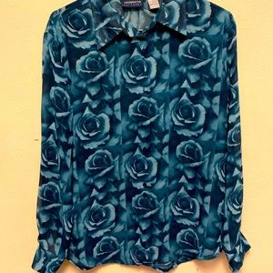 🌸Liz Claiborne top blue and white semi see through long sleeve M🌺